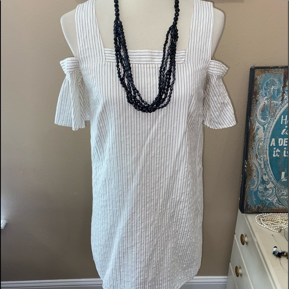 Madewell Dresses & Skirts - Madewell Cold Shoulder Midi Dress size 4